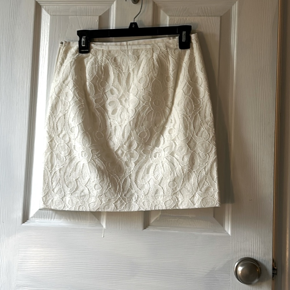 Ann Taylor loft lace cream mini skirt size 2
